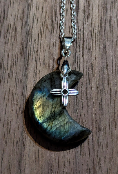 Mi Corazon Luna Labradorite pendant 3