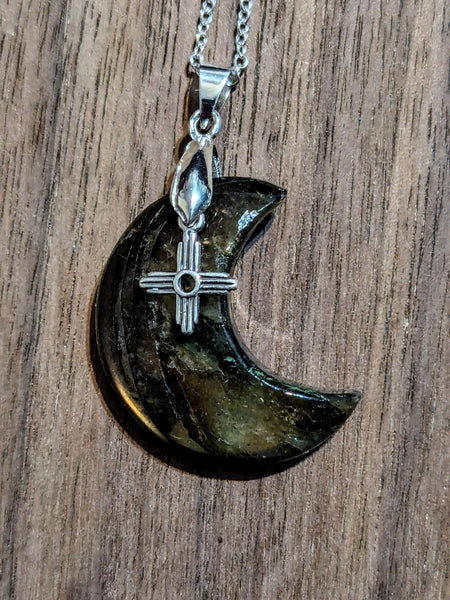 Mi Corazon Luna Labradorite pendant 4