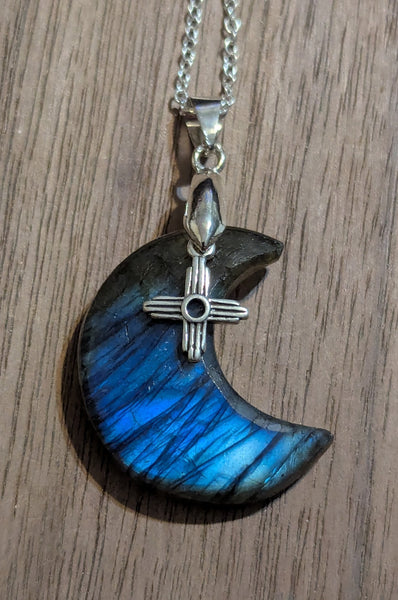 Mi Corazon Luna Labradorite pendant 2